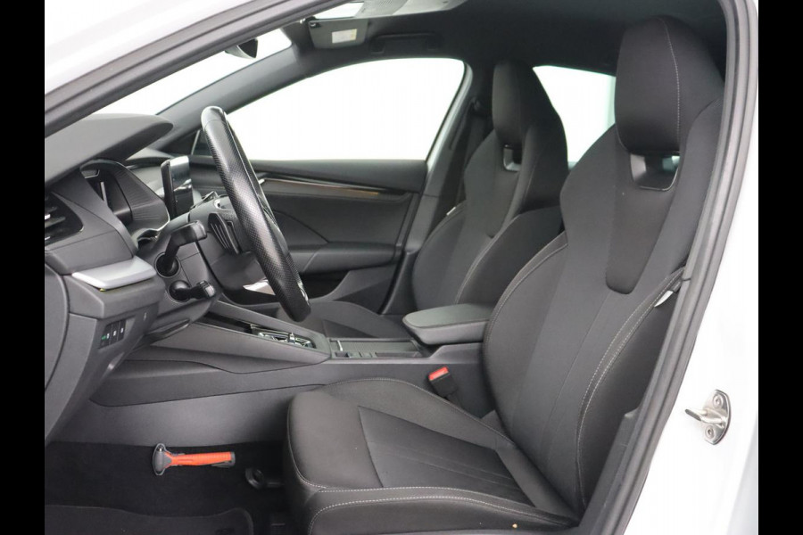 Škoda Octavia 1.0 e-TSI Sport | Adaptive cruise | Carplay | Side Assist | Sportstoelen | Stuurverwarming | Trekhaak | Navigatie | Parkeerhulp | Full LED | 18'' | Digital Cockpit | Climate control | Bluetooth