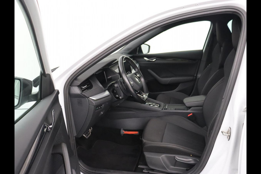 Škoda Octavia 1.0 e-TSI Sport | Adaptive cruise | Carplay | Side Assist | Sportstoelen | Stuurverwarming | Trekhaak | Navigatie | Parkeerhulp | Full LED | 18'' | Digital Cockpit | Climate control | Bluetooth