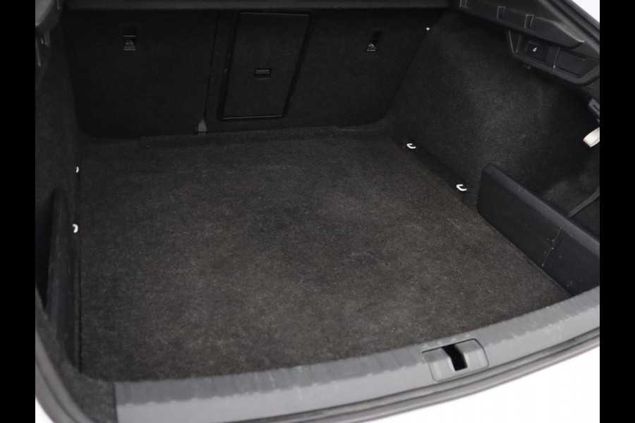 Škoda Octavia 1.0 e-TSI Sport | Adaptive cruise | Carplay | Side Assist | Sportstoelen | Stuurverwarming | Trekhaak | Navigatie | Parkeerhulp | Full LED | 18'' | Digital Cockpit | Climate control | Bluetooth