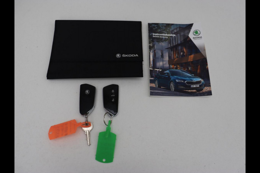 Škoda Octavia 1.0 e-TSI Sport | Adaptive cruise | Carplay | Side Assist | Sportstoelen | Stuurverwarming | Trekhaak | Navigatie | Parkeerhulp | Full LED | 18'' | Digital Cockpit | Climate control | Bluetooth