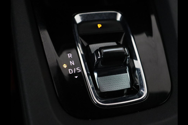 Škoda Octavia 1.0 e-TSI Sport | Adaptive cruise | Carplay | Side Assist | Sportstoelen | Stuurverwarming | Trekhaak | Navigatie | Parkeerhulp | Full LED | 18'' | Digital Cockpit | Climate control | Bluetooth
