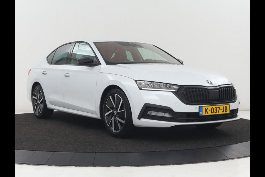 Škoda Octavia 1.0 e-TSI Sport | Adaptive cruise | Carplay | Side Assist | Sportstoelen | Stuurverwarming | Trekhaak | Navigatie | Parkeerhulp | Full LED | 18'' | Digital Cockpit | Climate control | Bluetooth