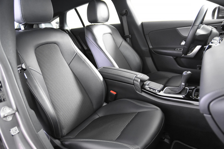 Mercedes-Benz CLA-Klasse 180 SB *1ste Eigenaar*Leer*Navigatie*Stoelverwarming*
