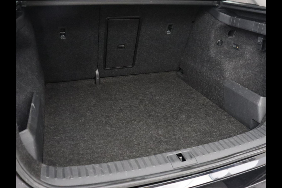 Škoda ENYAQ iV 60 | SOH 91,6% | Trekhaak | Half leder | Carplay | Navigatie | Full LED | 19'' | Cruise control | Sfeerverlichting | Parkeerhulp | Climate control