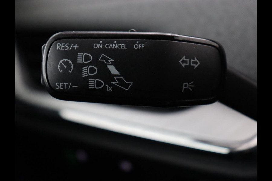 Škoda ENYAQ iV 60 | SOH 91,6% | Trekhaak | Half leder | Carplay | Navigatie | Full LED | 19'' | Cruise control | Sfeerverlichting | Parkeerhulp | Climate control