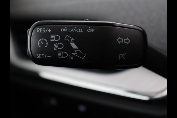 Škoda ENYAQ iV 60 | SOH 91,6% | Trekhaak | Half leder | Carplay | Navigatie | Full LED | 19'' | Cruise control | Sfeerverlichting | Parkeerhulp | Climate control