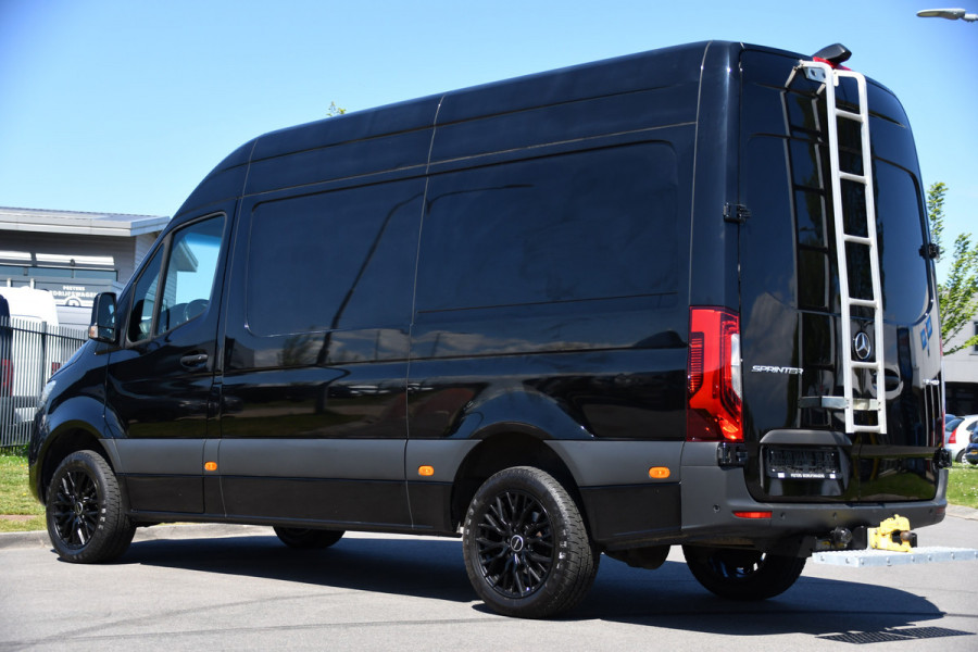 Mercedes-Benz Sprinter 319 1.9 CDI L2H2 RWD Black Edition Camera, Cruise, Carplay, LED, 190pk, Multimedia, Automaat, Geveerde stoel, Sensoren, Trekhaak, Uniek!