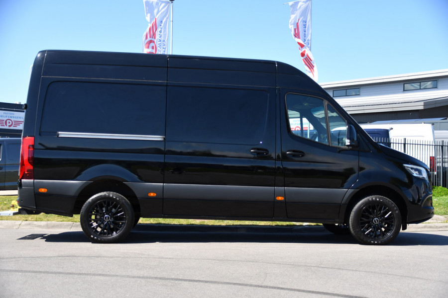 Mercedes-Benz Sprinter 319 1.9 CDI L2H2 RWD Black Edition Camera, Cruise, Carplay, LED, 190pk, Multimedia, Automaat, Geveerde stoel, Sensoren, Trekhaak, Uniek!