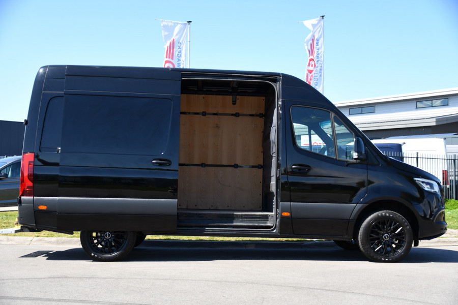 Mercedes-Benz Sprinter 319 1.9 CDI L2H2 RWD Black Edition Camera, Cruise, Carplay, LED, 190pk, Multimedia, Automaat, Geveerde stoel, Sensoren, Trekhaak, Uniek!