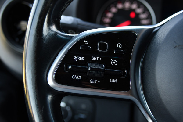 Mercedes-Benz Sprinter 319 1.9 CDI L2H2 RWD Black Edition Camera, Cruise, Carplay, LED, 190pk, Multimedia, Automaat, Geveerde stoel, Sensoren, Trekhaak, Uniek!