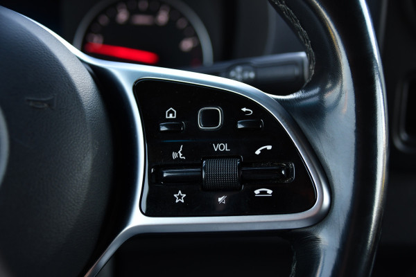 Mercedes-Benz Sprinter 319 1.9 CDI L2H2 RWD Black Edition Camera, Cruise, Carplay, LED, 190pk, Multimedia, Automaat, Geveerde stoel, Sensoren, Trekhaak, Uniek!