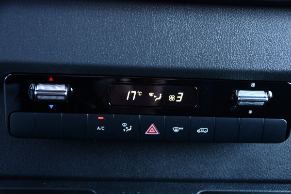 Mercedes-Benz Sprinter 319 1.9 CDI L2H2 RWD Black Edition Camera, Cruise, Carplay, LED, 190pk, Multimedia, Automaat, Geveerde stoel, Sensoren, Trekhaak, Uniek!