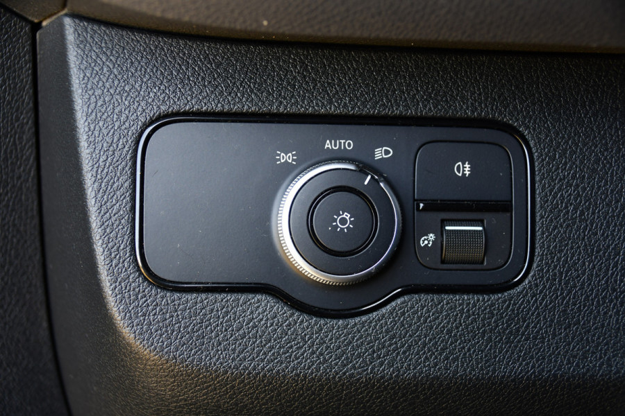 Mercedes-Benz Sprinter 319 1.9 CDI L2H2 RWD Black Edition Camera, Cruise, Carplay, LED, 190pk, Multimedia, Automaat, Geveerde stoel, Sensoren, Trekhaak, Uniek!