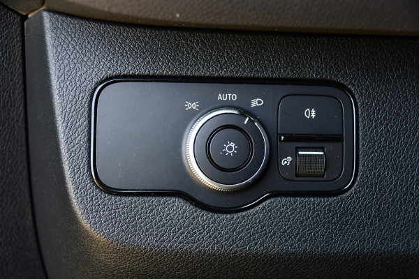 Mercedes-Benz Sprinter 319 1.9 CDI L2H2 RWD Black Edition Camera, Cruise, Carplay, LED, 190pk, Multimedia, Automaat, Geveerde stoel, Sensoren, Trekhaak, Uniek!