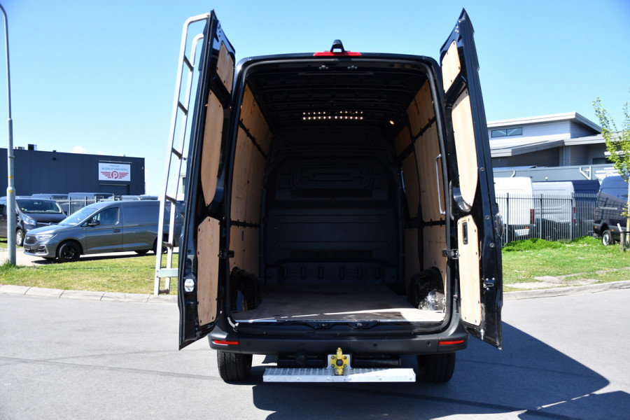 Mercedes-Benz Sprinter 319 1.9 CDI L2H2 RWD Black Edition Camera, Cruise, Carplay, LED, 190pk, Multimedia, Automaat, Geveerde stoel, Sensoren, Trekhaak, Uniek!