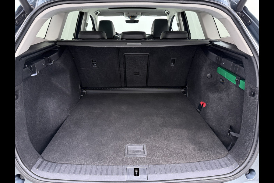Škoda ENYAQ iV 80 Warmtepomp Trekhaak Leder Adap.Demping Panoramadak Head-Up 360°Camera Navi 3-Zone Ecc Apple Carplay Android Auto Pdc Stoel+Achterbankverwarming Led-Matrix Lmv 21" Elek.Achterklep Memory 1.000KG Trekgewicht Dealeronderhouden Zeer Compleet
