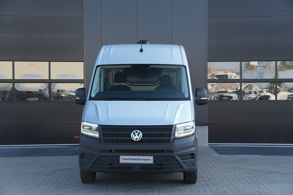 Volkswagen Crafter 35 2.0 TDI L3H3 140pk Automaat - ACC - Trekhaak - LED - Geveerde Stoel - Carplay - Camera - Betimmering - Rijklaar