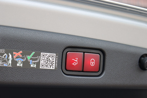 Mercedes-Benz E-Klasse 220 d AMG Line | Hyperscreen | Distronic | Memory | Burmester | HUD | 3D-Display | Panoramadak | Surround Camera | Keyless Go | Digital Light |
