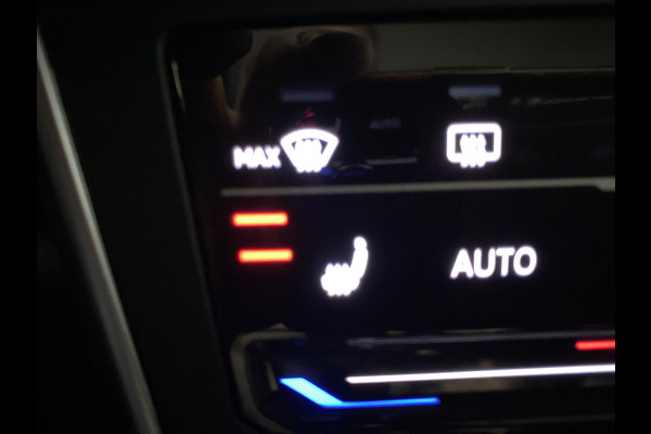 Volkswagen Polo 1.0 TSI Life automaat 5 Drs Trekhaak / Carplay /Stoelverwarming / Navigatie / Cruise controle