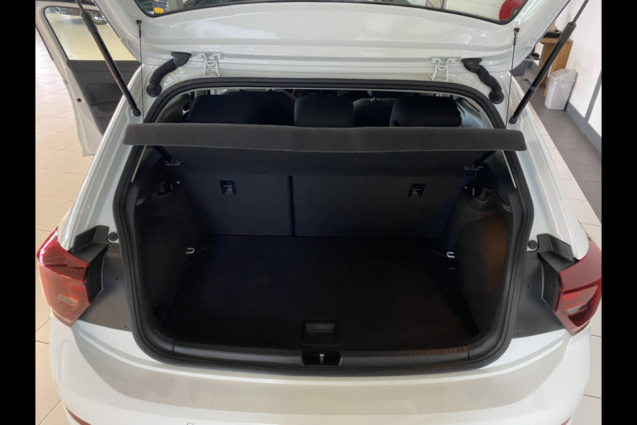 Volkswagen Polo 1.0 TSI Life automaat 5 Drs Trekhaak / Carplay /Stoelverwarming / Navigatie / Cruise controle