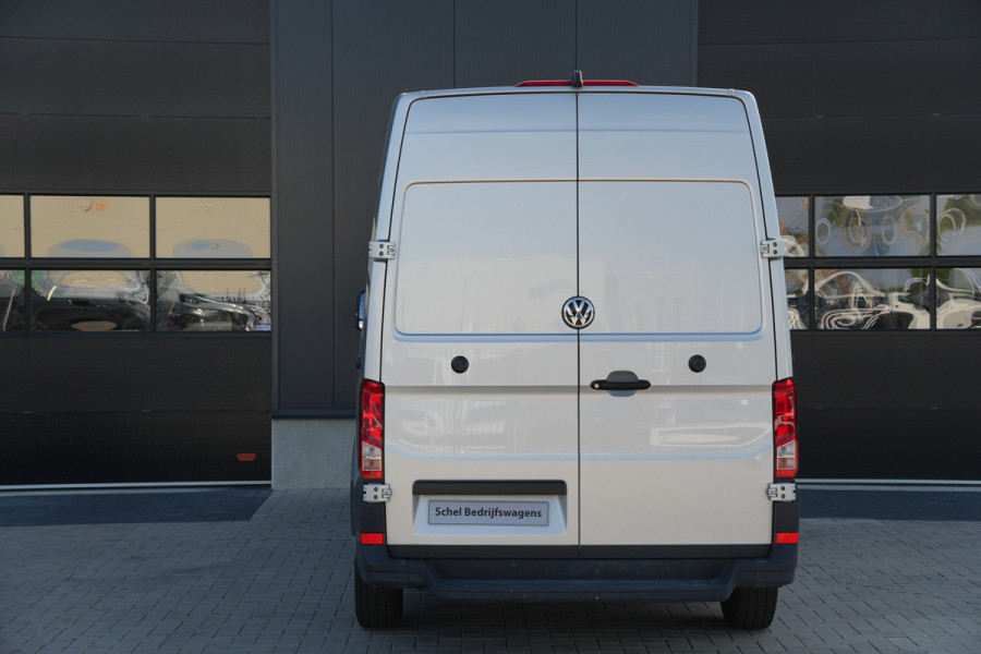 Volkswagen Crafter 35 2.0 TDI L4H3 140pk Automaat - ACC - LED - Geveerde Stoel - Carplay - Camera - Betimmering - Rijklaar