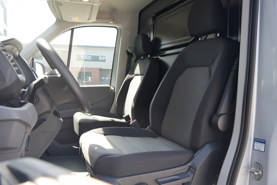 Volkswagen Crafter 35 2.0 TDI L4H3 140pk Automaat - ACC - LED - Geveerde Stoel - Carplay - Camera - Betimmering - Rijklaar