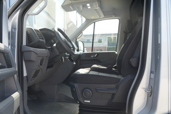 Volkswagen Crafter 35 2.0 TDI L4H3 140pk Automaat - ACC - LED - Geveerde Stoel - Carplay - Camera - Betimmering - Rijklaar