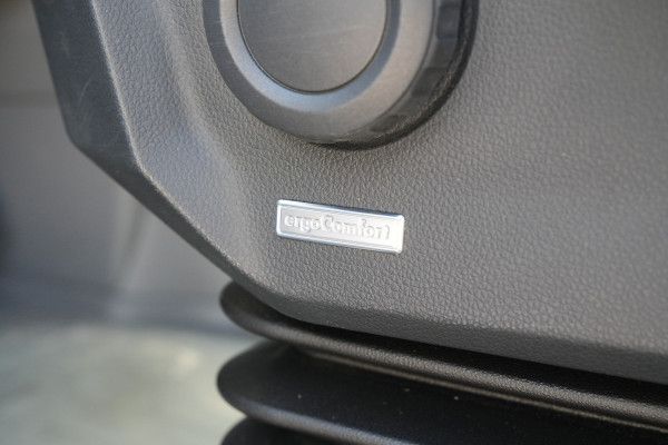 Volkswagen Crafter 35 2.0 TDI L4H3 140pk Automaat - ACC - LED - Geveerde Stoel - Carplay - Camera - Betimmering - Rijklaar
