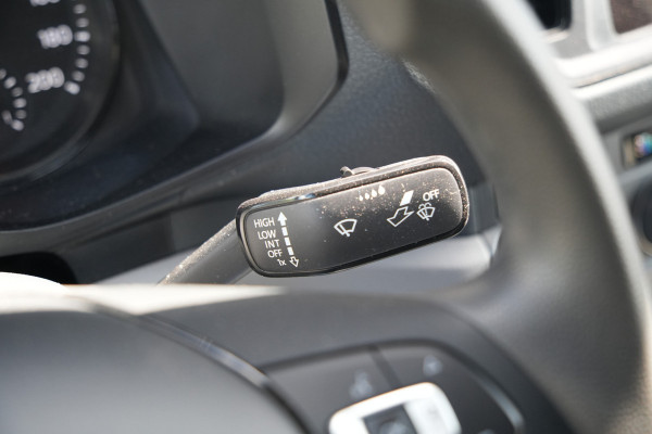 Volkswagen Crafter 35 2.0 TDI L4H3 140pk Automaat - ACC - LED - Geveerde Stoel - Carplay - Camera - Betimmering - Rijklaar