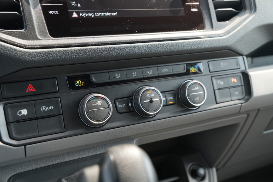 Volkswagen Crafter 35 2.0 TDI L4H3 140pk Automaat - ACC - LED - Geveerde Stoel - Carplay - Camera - Betimmering - Rijklaar