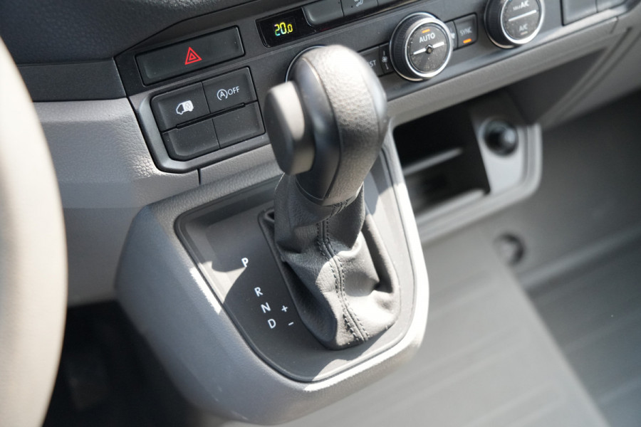 Volkswagen Crafter 35 2.0 TDI L4H3 140pk Automaat - ACC - LED - Geveerde Stoel - Carplay - Camera - Betimmering - Rijklaar
