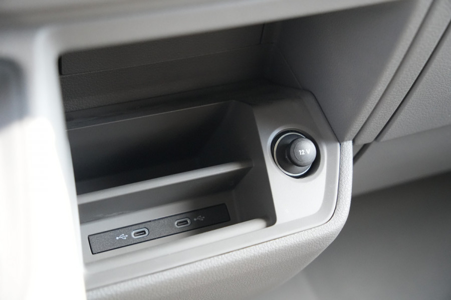 Volkswagen Crafter 35 2.0 TDI L4H3 140pk Automaat - ACC - LED - Geveerde Stoel - Carplay - Camera - Betimmering - Rijklaar