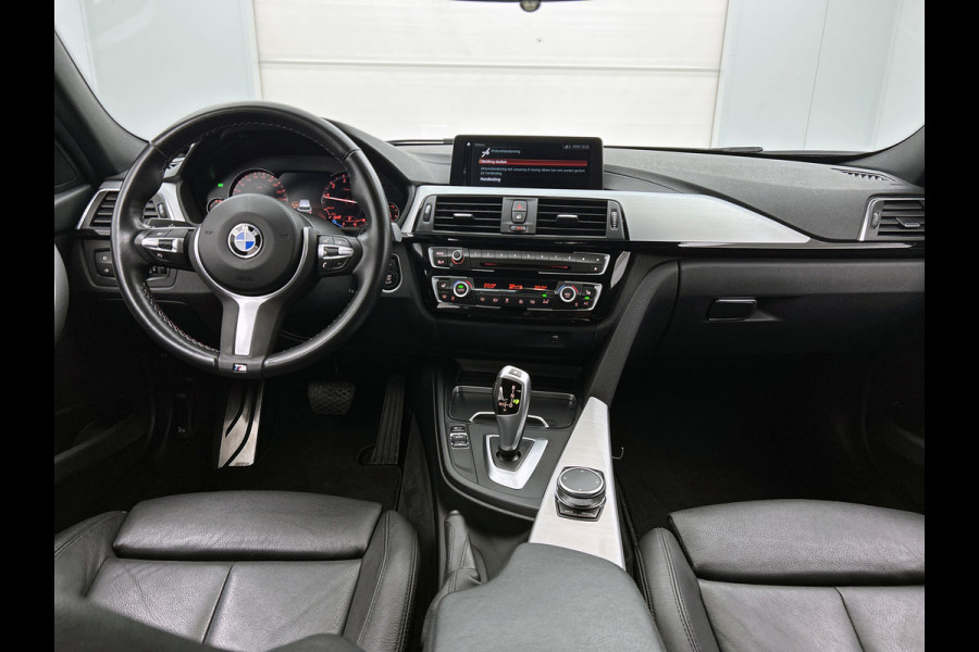 BMW 3 Serie Touring 318i M Sport Corporate Lease Automaat (GROOT-NAVIGATIE, TREKHAAK, STOELVERWARMING, LED, GOED ONDERHOUDEN)