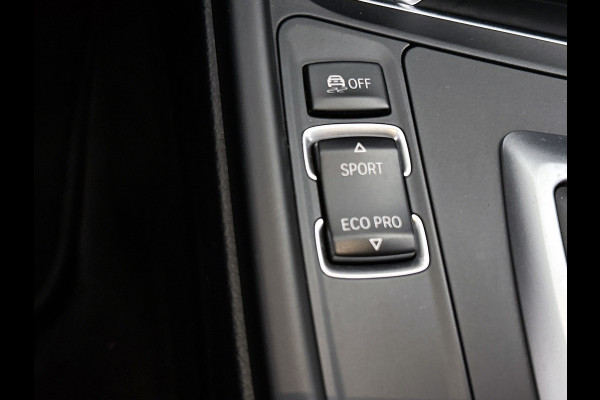 BMW 3 Serie Touring 318i M Sport Corporate Lease Automaat (GROOT-NAVIGATIE, TREKHAAK, STOELVERWARMING, LED, GOED ONDERHOUDEN)