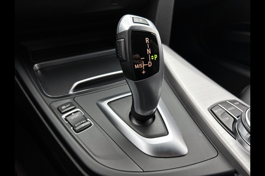 BMW 3 Serie Touring 318i M Sport Corporate Lease Automaat (GROOT-NAVIGATIE, TREKHAAK, STOELVERWARMING, LED, GOED ONDERHOUDEN)