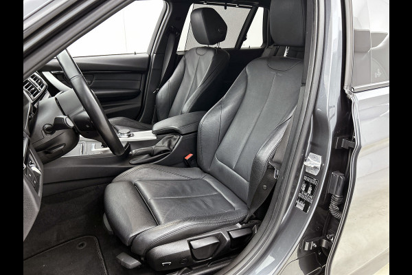 BMW 3 Serie Touring 318i M Sport Corporate Lease Automaat (GROOT-NAVIGATIE, TREKHAAK, STOELVERWARMING, LED, GOED ONDERHOUDEN)