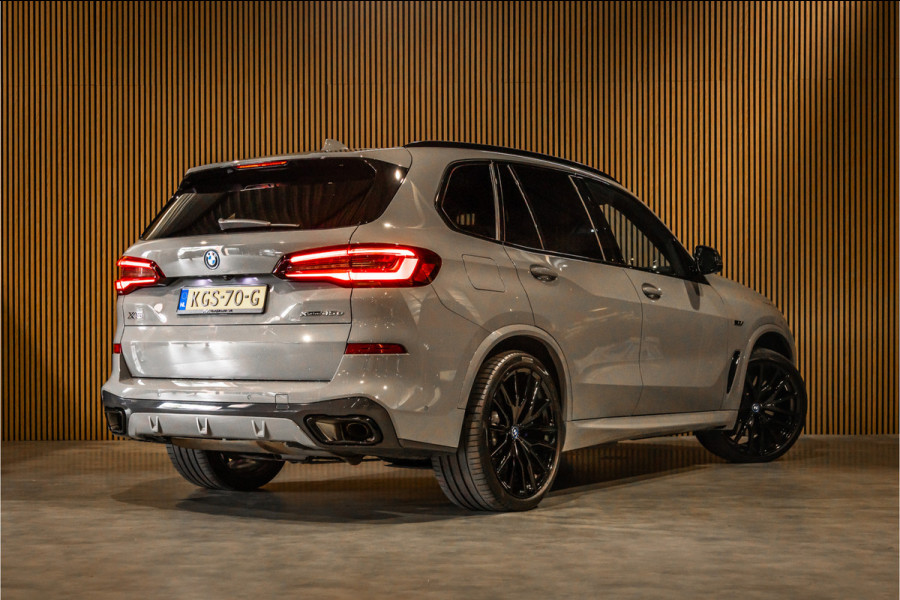 BMW X5 xDrive45e M-Sport | Panorama | Laser | H&K | Trekhaak | Carbon | ACC | Massage | Stoelventilatie | Nardo Grey | Dealer onderhouden