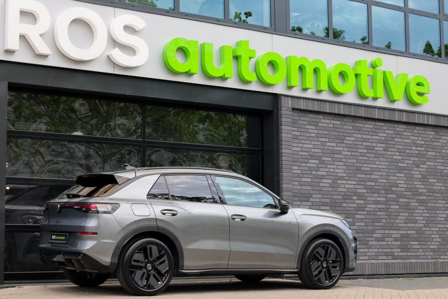 Volkswagen T-Roc 1.5 eTsi R-Line First Edition | NIEUW MODEL | BTW | CAMERA | ELEK.TREKHAAK | ACC | STUURVERWARMING |
