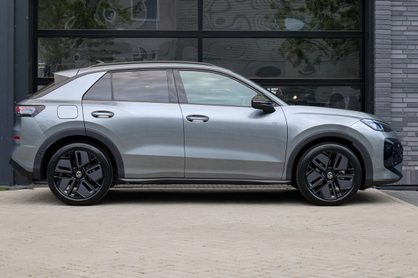 Volkswagen T-Roc 1.5 eTsi R-Line First Edition | NIEUW MODEL | BTW | CAMERA | ELEK.TREKHAAK | ACC | STUURVERWARMING |