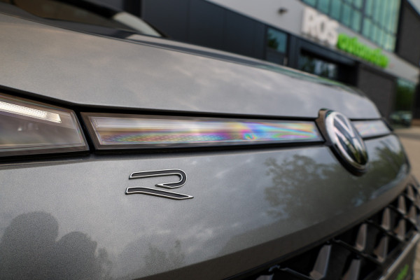 Volkswagen T-Roc 1.5 eTsi R-Line First Edition | NIEUW MODEL | BTW | CAMERA | ELEK.TREKHAAK | ACC | STUURVERWARMING |