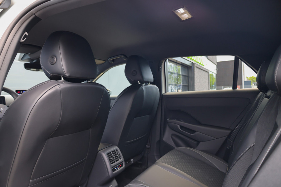 Volkswagen T-Roc 1.5 eTsi R-Line First Edition | NIEUW MODEL | BTW | CAMERA | ELEK.TREKHAAK | ACC | STUURVERWARMING |