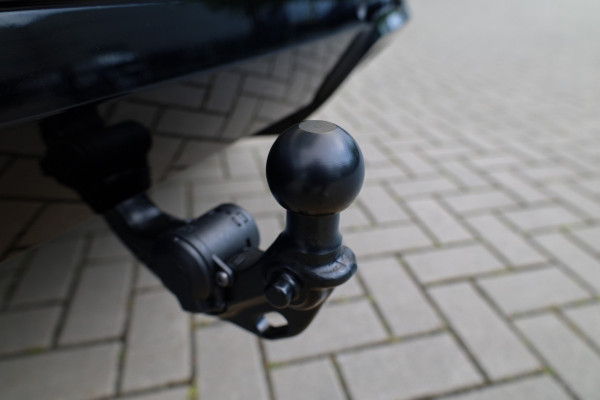 Volkswagen T-Roc 1.5 eTsi R-Line First Edition | NIEUW MODEL | BTW | CAMERA | ELEK.TREKHAAK | ACC | STUURVERWARMING |