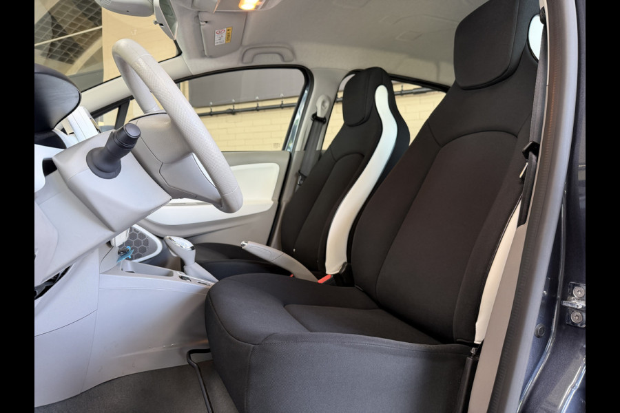 Renault ZOE R90 41 kWh (Huur Accu) Navigatie | Clima | 16" | Cruise control | Bluetooth | Dealer onderhouden!