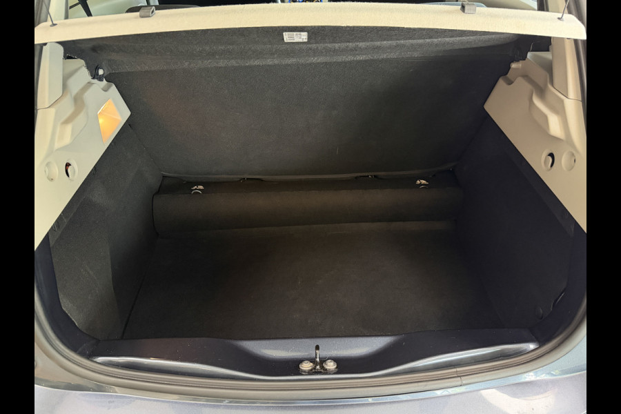 Renault ZOE R90 41 kWh (Huur Accu) Navigatie | Clima | 16" | Cruise control | Bluetooth | Dealer onderhouden!