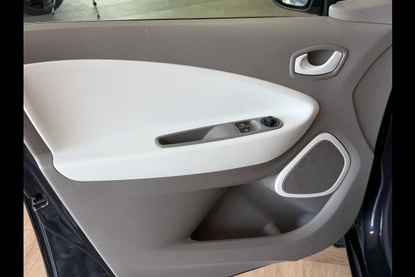 Renault ZOE R90 41 kWh (Huur Accu) Navigatie | Clima | 16" | Cruise control | Bluetooth | Dealer onderhouden!