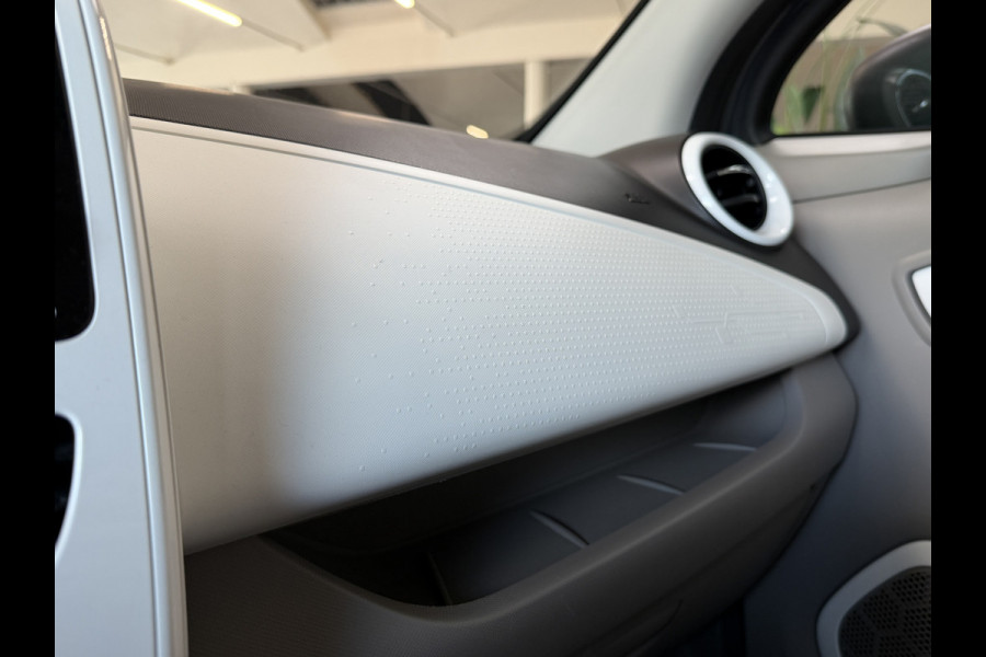 Renault ZOE R90 41 kWh (Huur Accu) Navigatie | Clima | 16" | Cruise control | Bluetooth | Dealer onderhouden!