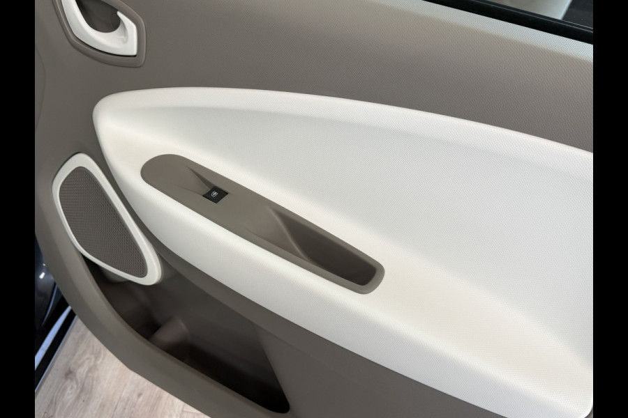 Renault ZOE R90 41 kWh (Huur Accu) Navigatie | Clima | 16" | Cruise control | Bluetooth | Dealer onderhouden!