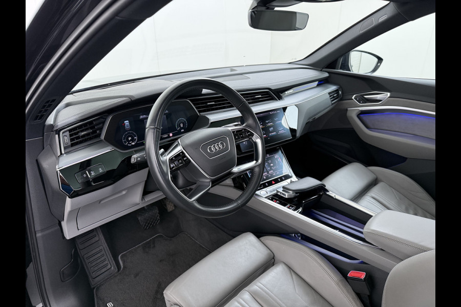 Audi e-tron 55 Quattro 95 kWh SOH 89% Panoramadak Lmv 22" Head-Up Adap.Cruise Bang&Olufsen® 4-Zone Ecc Navi 360°Camera Apple Carplay Android Stoel+Achterbankverwarming Privacy Glas DAB Elek.Achterklep Matrix-Led Keyless Zeer complete Audi!