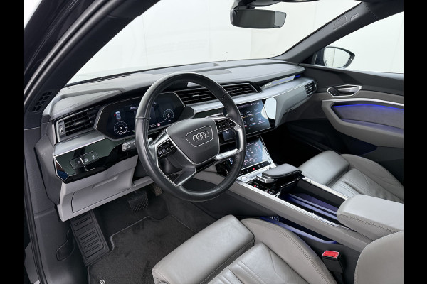 Audi e-tron 55 Quattro 95 kWh SOH 89% Panoramadak Lmv 22" Head-Up Adap.Cruise Bang&Olufsen® 4-Zone Ecc Navi 360°Camera Apple Carplay Android Stoel+Achterbankverwarming Privacy Glas DAB Elek.Achterklep Matrix-Led Keyless Zeer complete Audi!