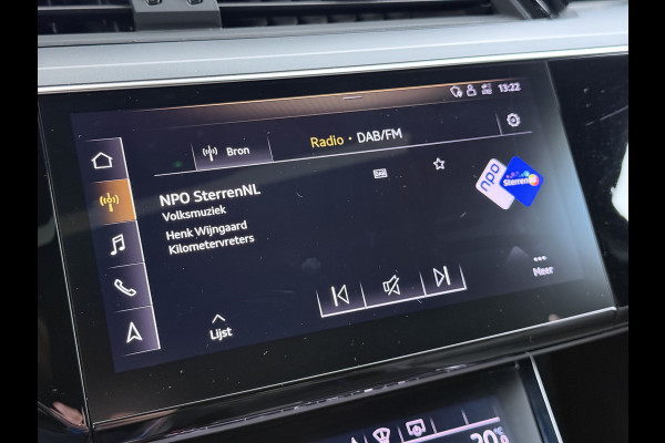 Audi e-tron 55 Quattro 95 kWh SOH 89% Panoramadak Lmv 22" Head-Up Adap.Cruise Bang&Olufsen® 4-Zone Ecc Navi 360°Camera Apple Carplay Android Stoel+Achterbankverwarming Privacy Glas DAB Elek.Achterklep Matrix-Led Keyless Zeer complete Audi!